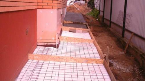 Устройство отмостки вокруг дома своими руками. Отмостка своими руками: пошаговая инструкция и советы для строительства 18 Устройство отмостки вокруг дома своими руками. Отмостка своими руками: пошаговая инструкция и советы для строительства 18