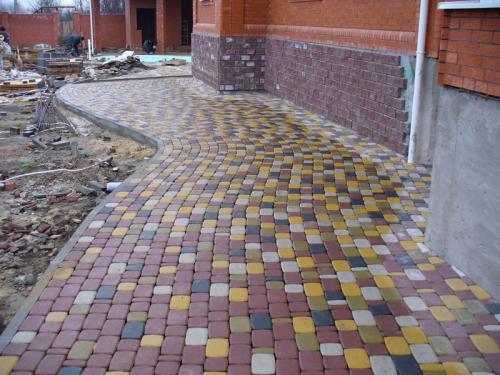 Обязательно ли нужна отмостка. Для чего нужна отмостка вокруг дома: изучаем варианты обустройства эффективной защиты фундамента