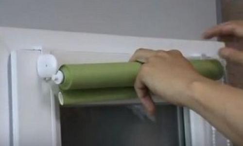 Простой способ установки рулонных штор на пластиковые окна. Как .