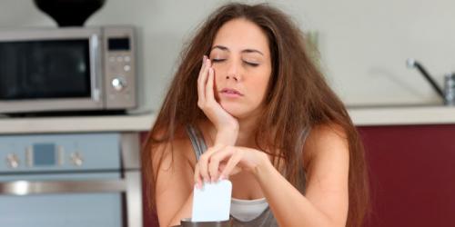 Рулонные шторы блэкаут без сверления. Как блэкаут спасает жизни?