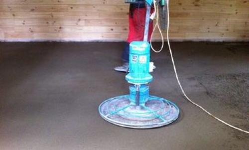 Какие преимущества использования полусухой стяжки перед другими видами. Метод устройства полусухой стяжки