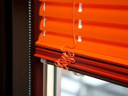 Жалюзи без сверления. Жалюзи на пластиковые окна без сверления