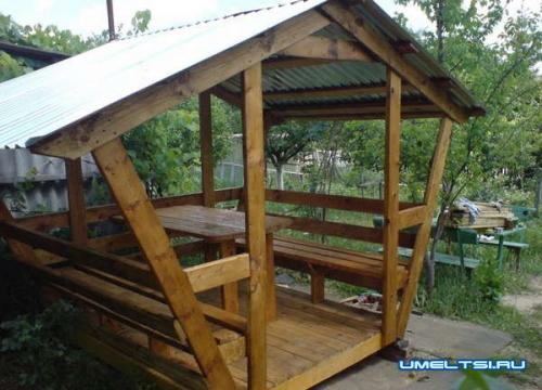 Простая беседка своими руками за один день