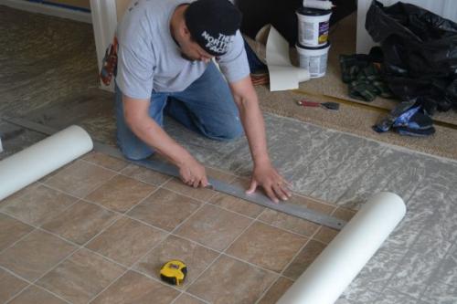 Как избежать дефектов на поверхности пола после установки линолеума. Какие ошибки нельзя допускать при укладке линолеума, чтобы не перестилать его