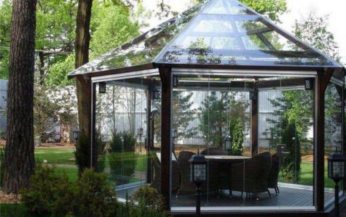 Закрытая беседка своими руками из дерева. Закрытые беседки: идеи обустройства и варианты дизайна. 130 фото лучших вариантов беседок и нюансы их применения в ландшафтном дизайне