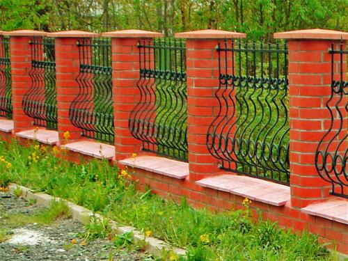 Ленточный фундамент под забор своими руками. Подбираем оптимальный фундамент для различных конструкций заборов