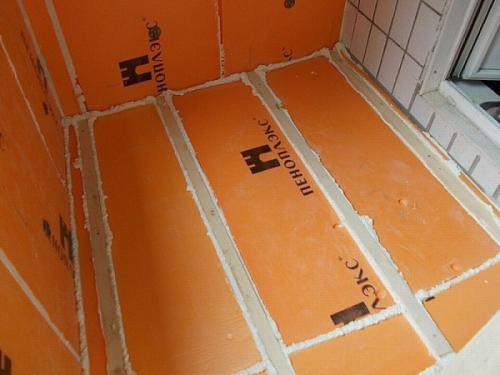 Какие дополнительные материалы нужны для утепления пола пеноплэксом по грунту. Особенности утепления